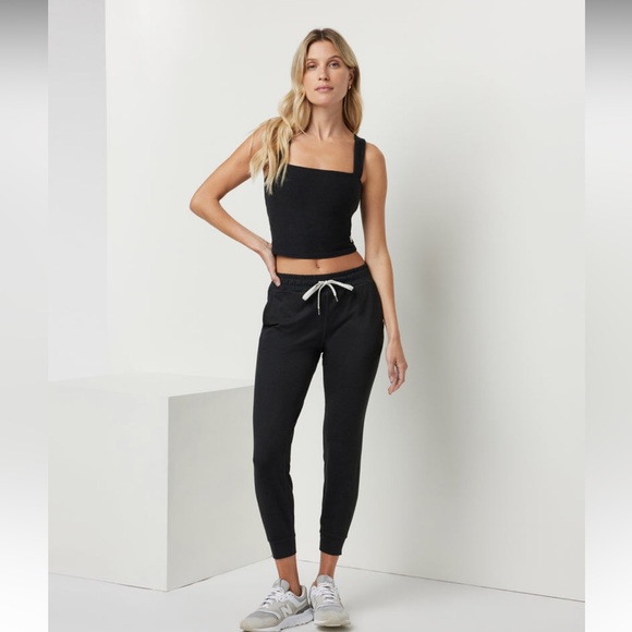 Vuori Women’s Performance Jogger Black Heather - Picture 2 of 8